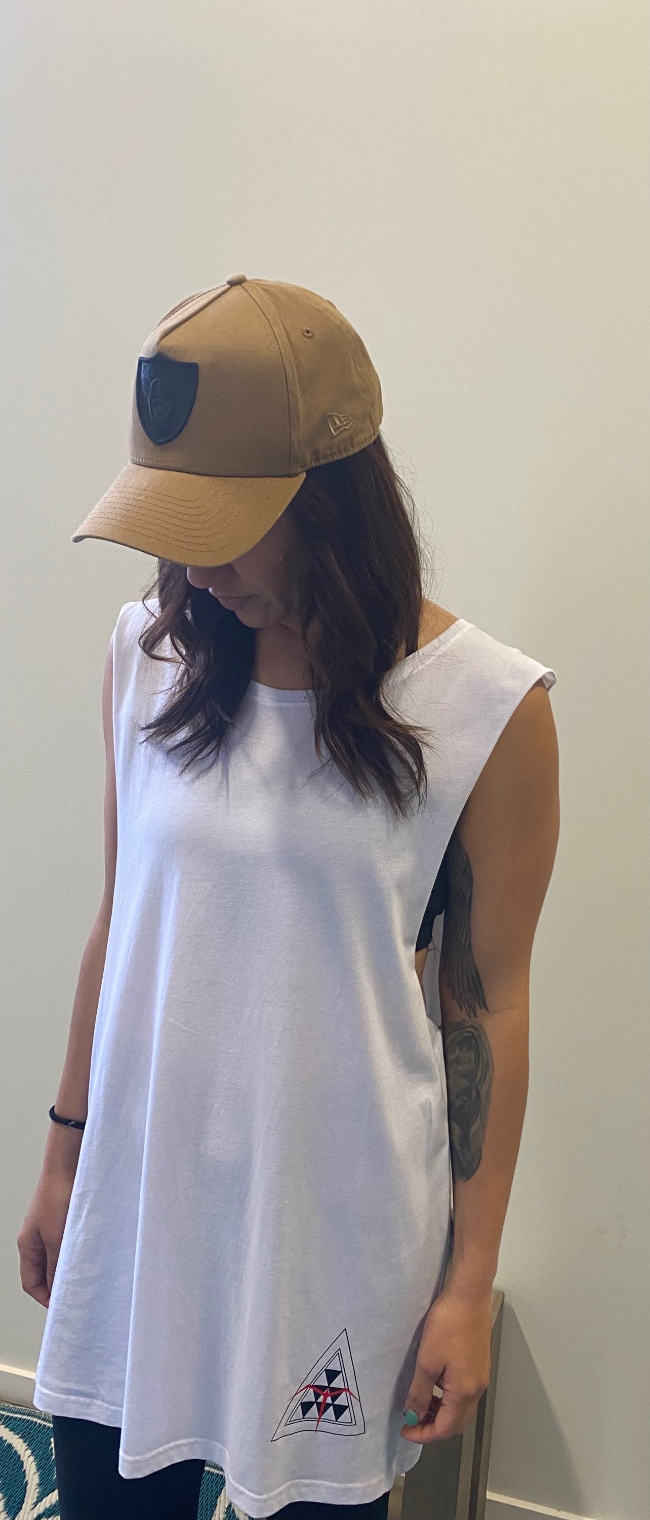 Ahi Kaa Muscle Tee-White image 1
