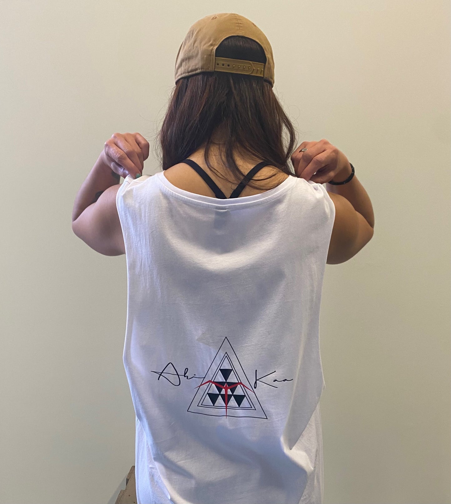 Ahi Kaa Muscle Tee-White image 0